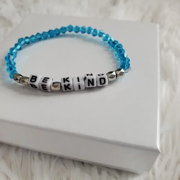Be Kind Beaded Stretch Bracelet - Picture 3 of 14